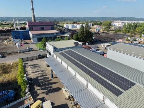 Krov IC Systems hale sa solarnim panelima u Kruševcu